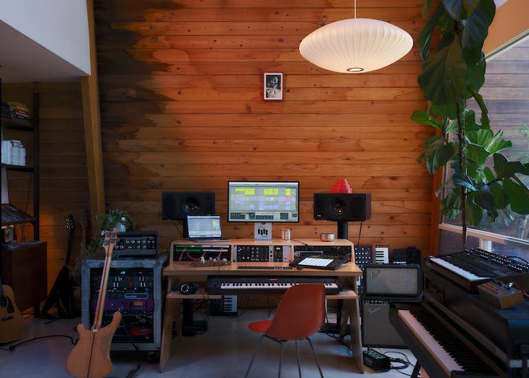 Push in a studio setup with Live