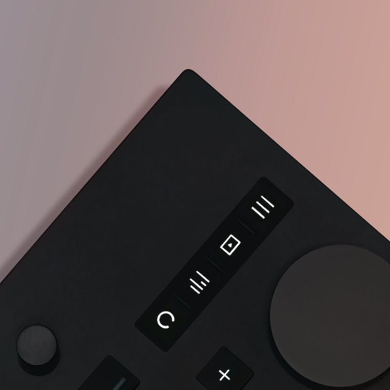 Detail shot of the top left corner of Push, highlighting the Session Screen Mode button.